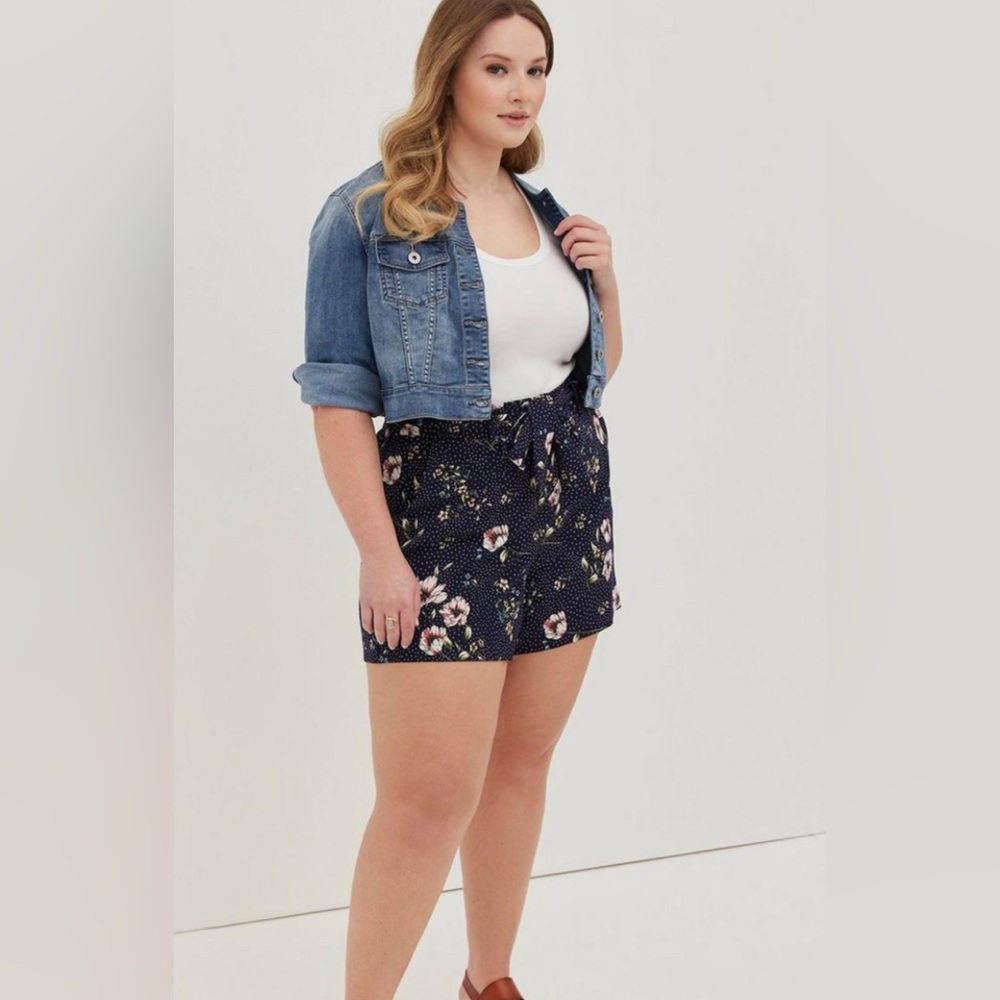 Torrid Pull-On Stretch Crepe Mid-Rise Tie-Front Short